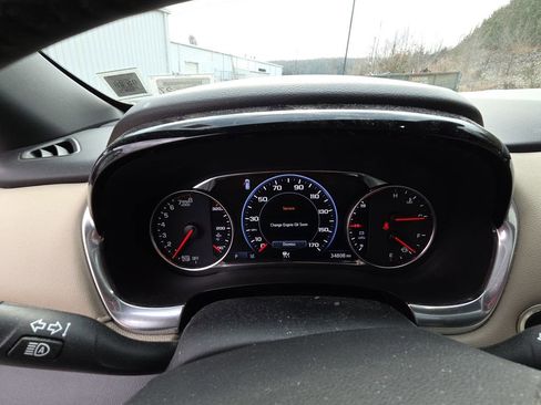 Used 2023 Chevrolet Traverse Premier image 9