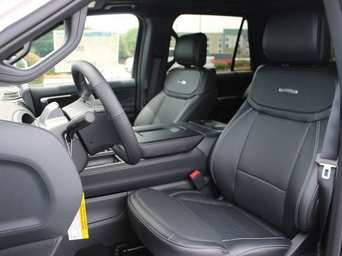 New 2025 Ford Expedition Platinum w/ Stealth Performance Package AWD/4WD image 9
