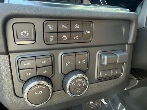 Used 2026 Chevrolet Suburban RST w/ Comfort Package image 11