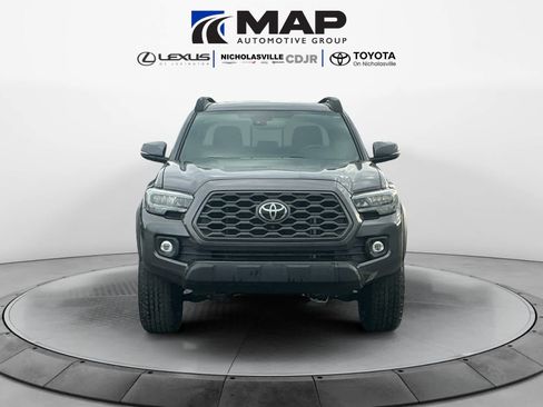 Used 2022 Toyota Tacoma TRD Off-Road image 9