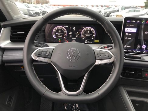 New 2026 Volkswagen Tiguan SE image 18