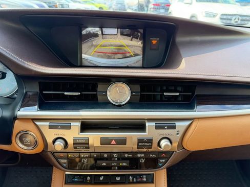 Used 2018 Lexus ES 350 w/ Luxury Package w/Wood Trim image 20