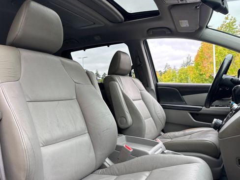 Used 2013 Honda Odyssey Touring Elite image 28