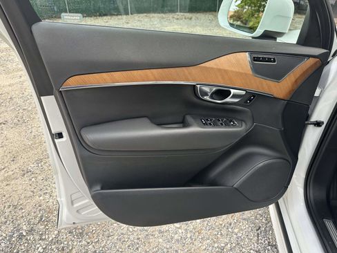 Certified 2022 Volvo XC90 T6 Momentum w/ Climate Package image 13