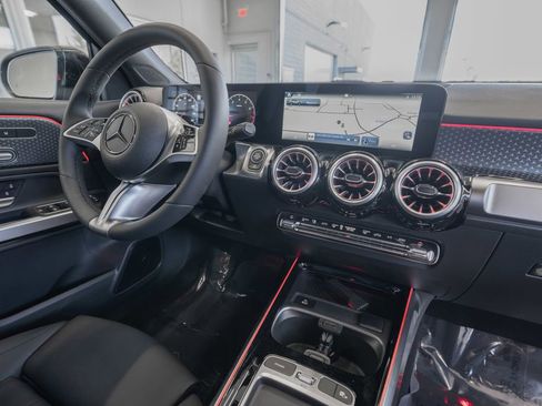 Certified 2025 Mercedes-Benz GLB 250 image 19