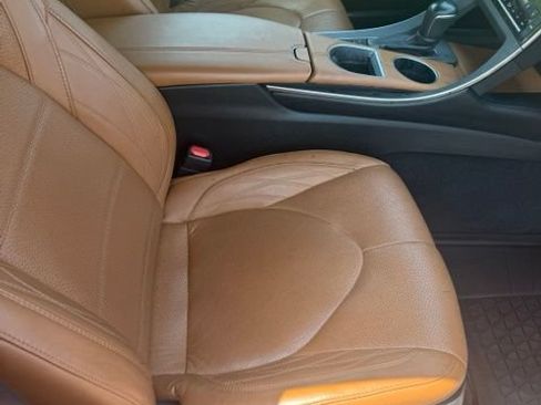 Used 2021 Toyota Avalon Limited FWD image 4