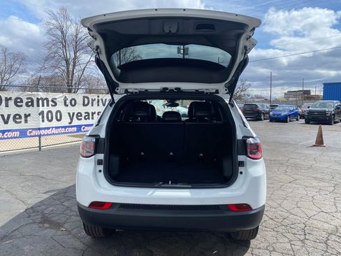 Used 2025 Jeep Compass Limited image 4