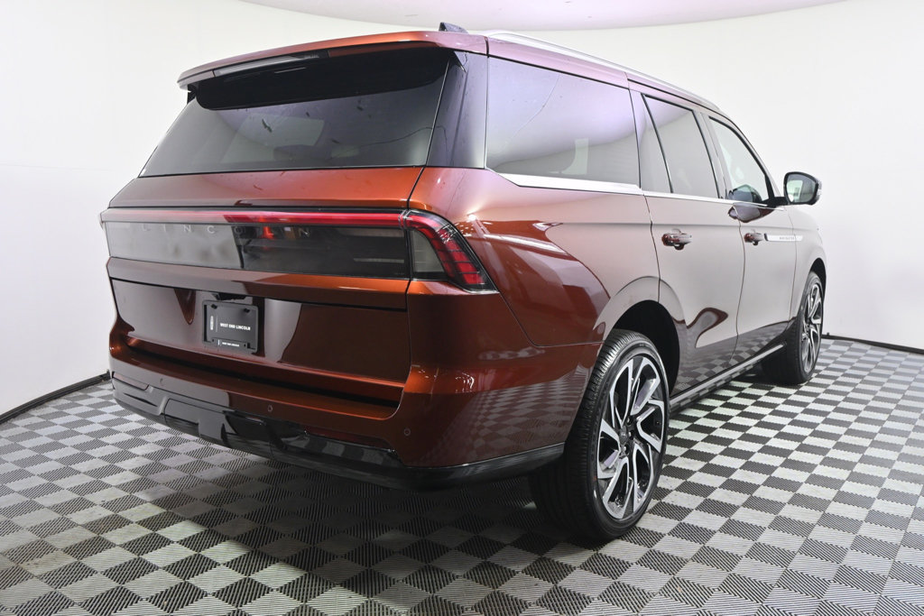 New 2027 Lincoln Navigator Reserve AWD/4WD image 6