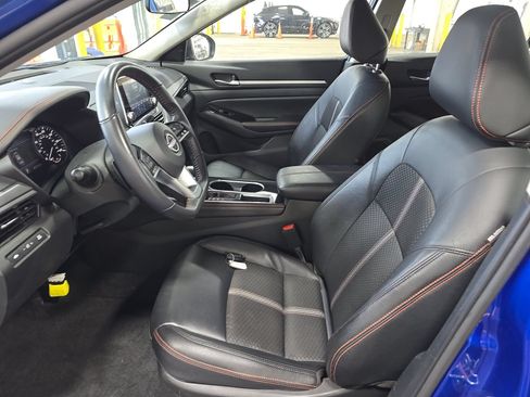 Used 2025 Nissan Altima 2.5 SR FWD image 3