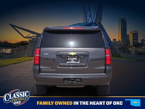 Used 2018 Chevrolet Suburban LT RWD image 6