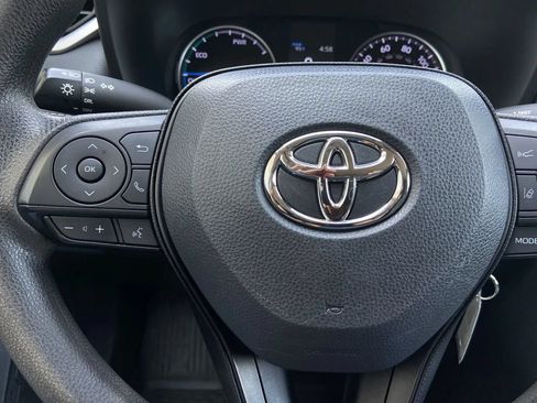 Used 2022 Toyota RAV4 LE AWD/4WD image 13