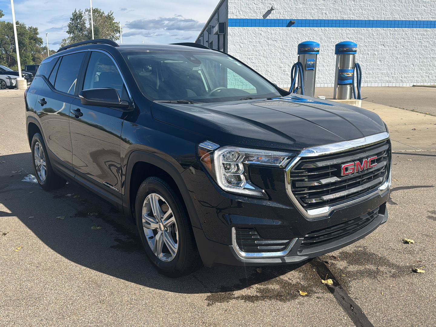 Used 2024 GMC Terrain SLE w/ Driver Convenience Package AWD/4WD image 7