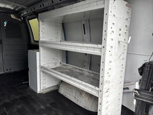 Used 2011 Chevrolet Express 2500 RWD image 26