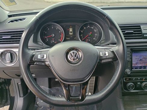 Used 2018 Volkswagen Passat 2.0T SEL Premium image 25