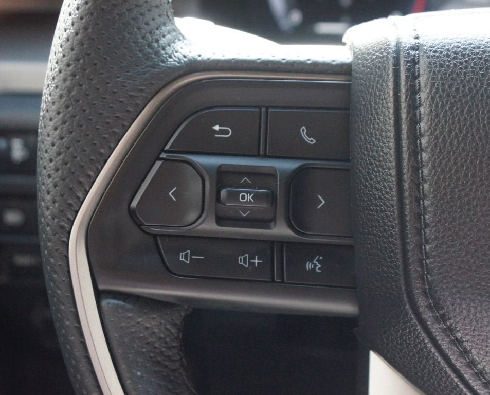 Used 2025 Toyota Tacoma TRD Sport w/ TRD Sport Premium Package AWD/4WD image 11