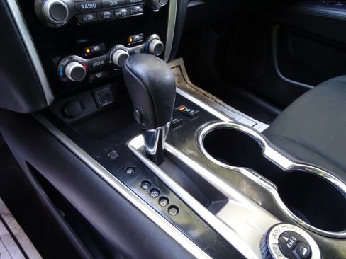 Used 2019 Nissan Pathfinder SV image 29