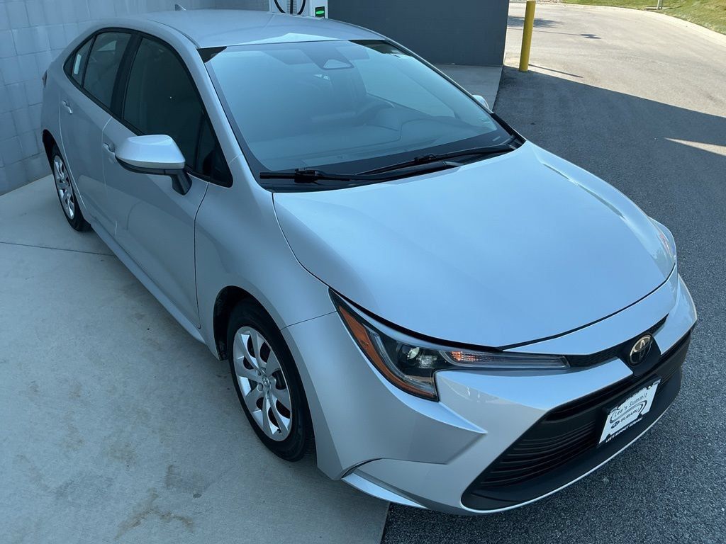 Used 2025 Toyota Corolla LE FWD image 10
