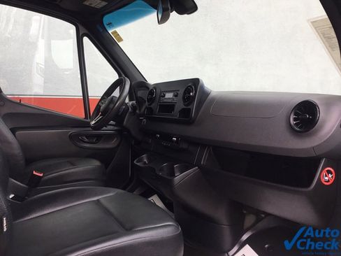Used 2022 Mercedes-Benz Sprinter 2500 image 31