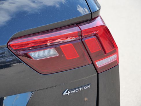 Certified 2022 Volkswagen Tiguan SE image 17