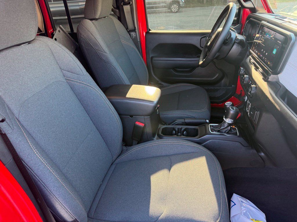 Used 2025 Jeep Gladiator Sport AWD/4WD image 13