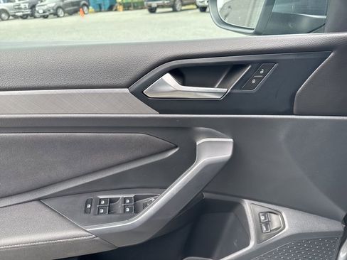 Used 2024 Volkswagen Jetta SE image 12