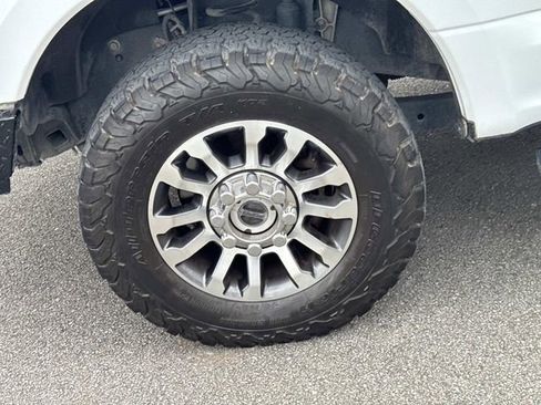 Used 2022 Ford F250 Lariat w/ Lariat Value Package image 12