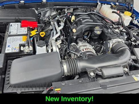 Certified 2025 Jeep Gladiator Sport AWD/4WD image 10