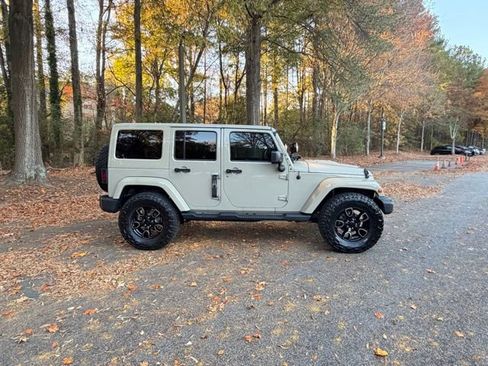 Used 2018 Jeep Wrangler Unlimited Sahara image 7