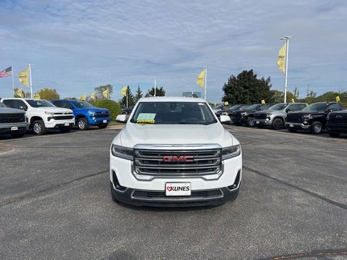 Used 2023 GMC Acadia SLT image 2