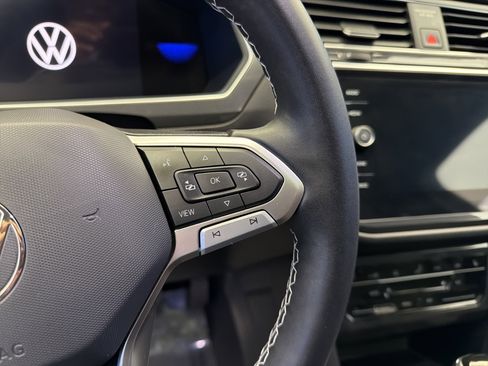 Certified 2023 Volkswagen Tiguan SE w/ Panoramic Sunroof Package image 15