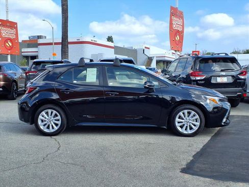 Used 2025 Toyota Corolla SE w/ SE Package image 3