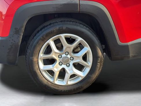 Used 2017 Jeep Renegade Latitude image 22