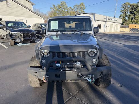Used 2015 Jeep Wrangler Unlimited Sport AWD/4WD image 2