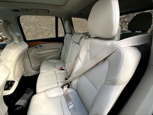 Used 2021 Volvo XC90 T6 Momentum w/ Protection Package Premier image 24