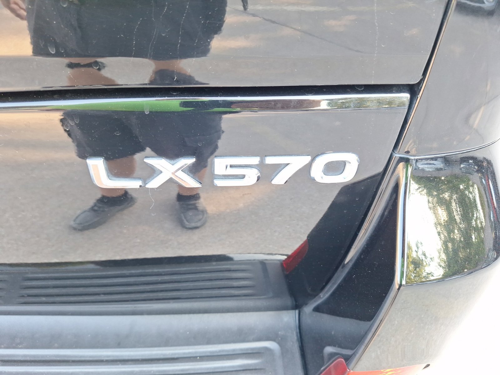 Used 2021 Lexus LX 570 4WD w/ Luxury Package image 12