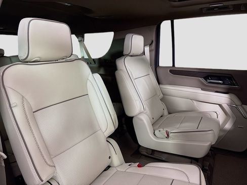 New 2026 GMC Yukon XL Denali w/ Denali Reserve Package image 30