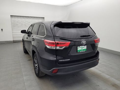 Used 2018 Toyota Highlander LE image 5