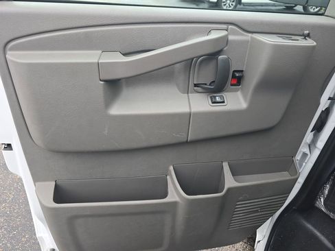 Used 2025 GMC Savana 3500 LT w/ LT Preferred Equipment Group RWD image 15