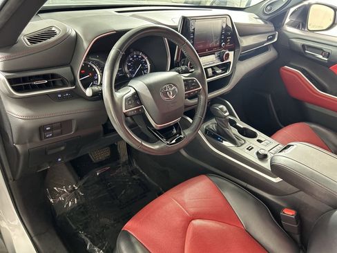 Used 2022 Toyota Highlander XSE image 12