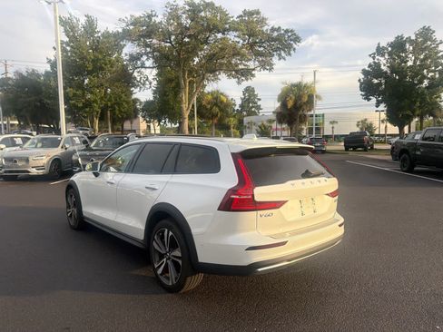 Used 2024 Volvo V60 B5 Cross Country Plus w/ Protection Package Premier AWD/4WD image 18