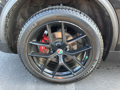 Used 2019 Alfa Romeo Stelvio Ti Sport w/ Quick Order Package 22S Sport AWD/4WD image 9