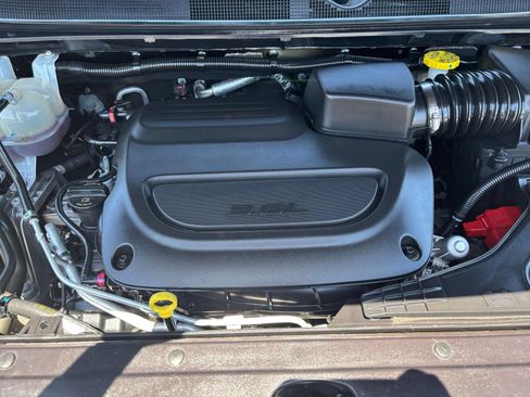 Used 2024 Chrysler Pacifica Touring-L FWD image 34