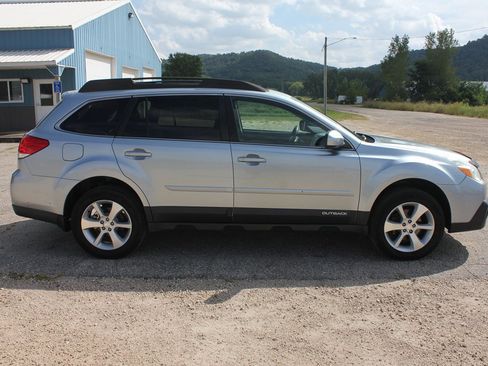 Used 2013 Subaru Outback 2.5i Limited AWD/4WD image 4