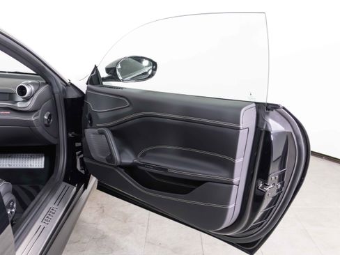 Used 2019 Ferrari GTC4Lusso image 38