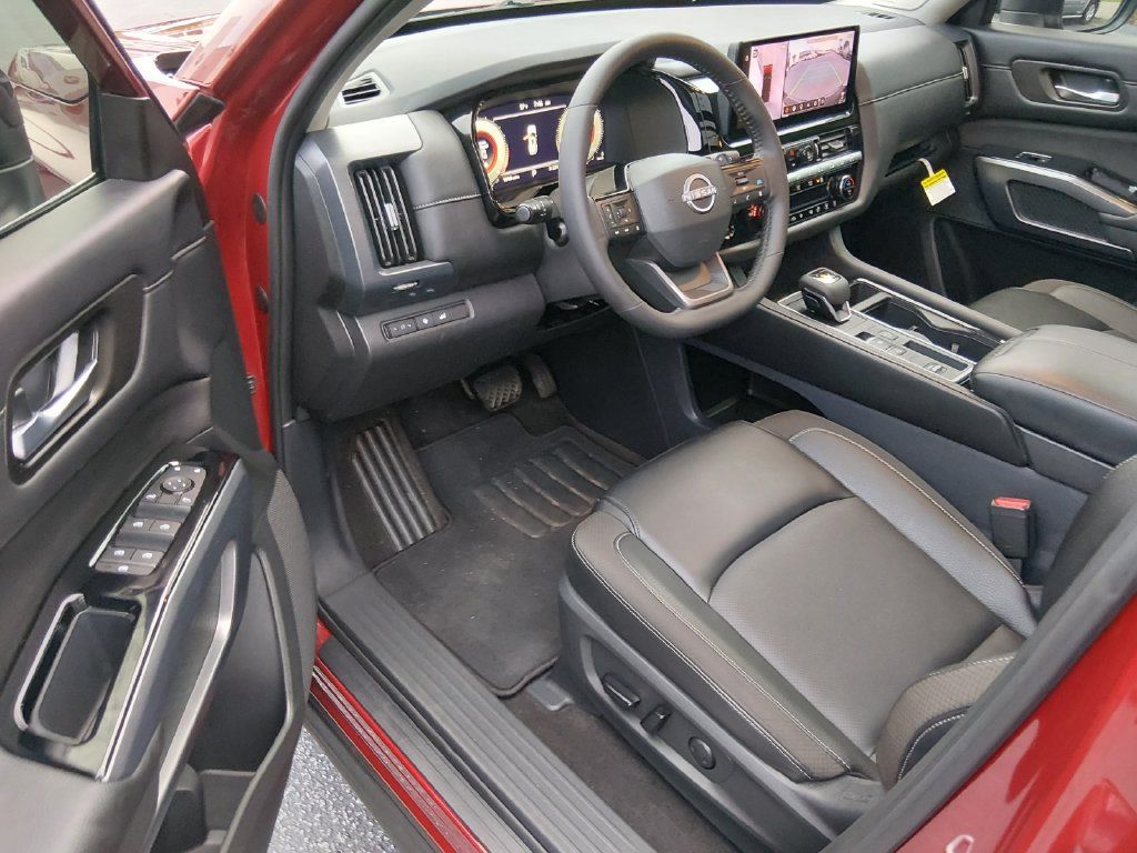 Used 2026 Nissan Pathfinder SL w/ SL Premium Package FWD image 10