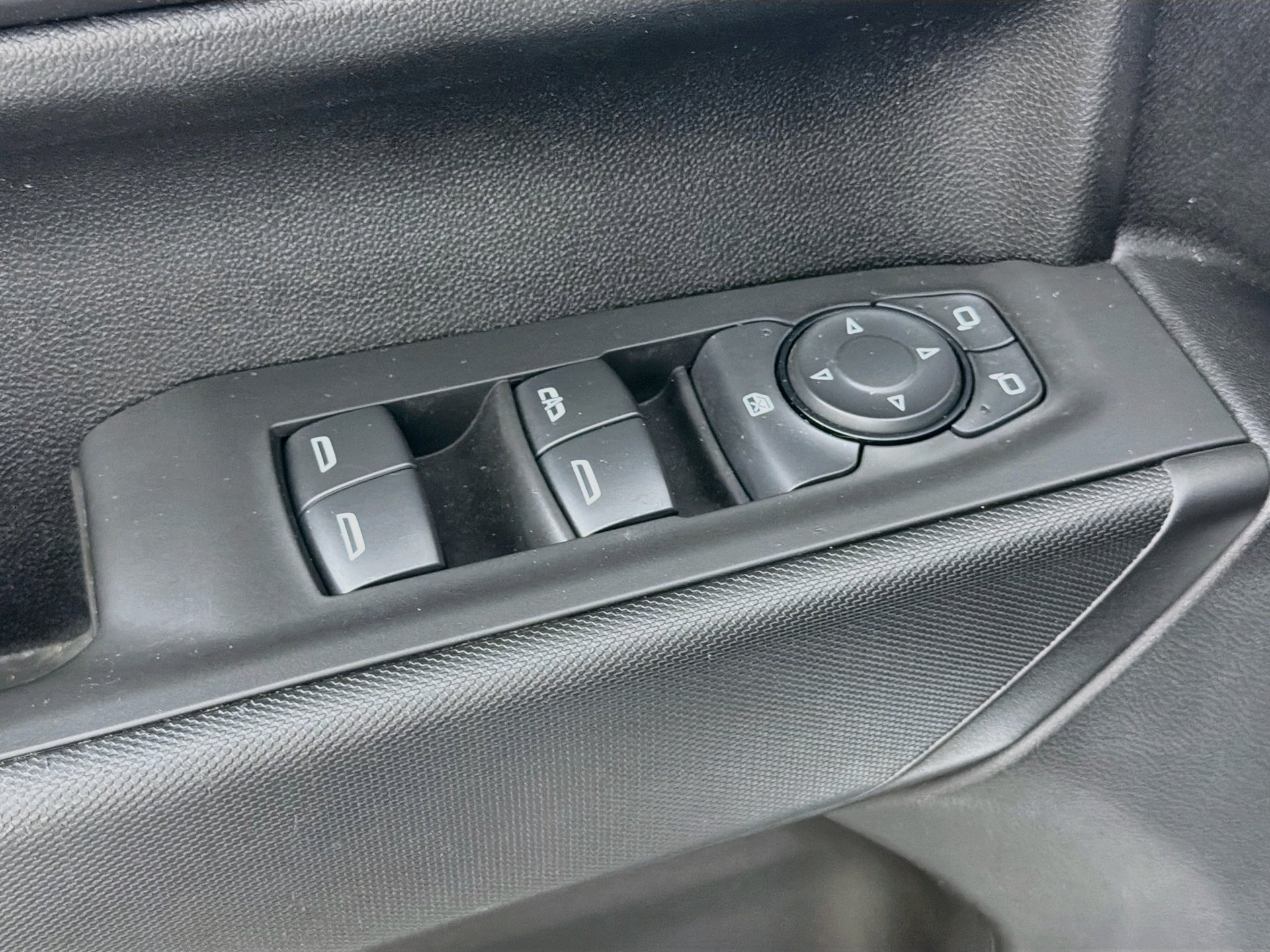 Used 2021 Chevrolet Silverado 1500 Custom Trail Boss AWD/4WD image 17