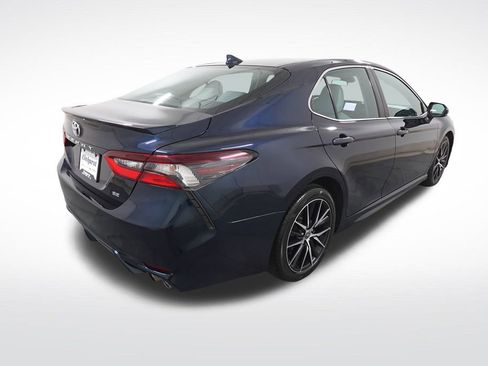 Used 2021 Toyota Camry SE image 5