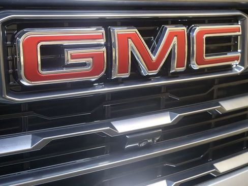 Used 2025 GMC Sierra 2500 AT4 image 20