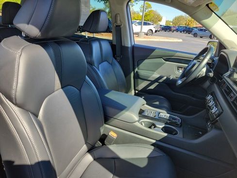 Used 2023 Honda Pilot Touring image 6