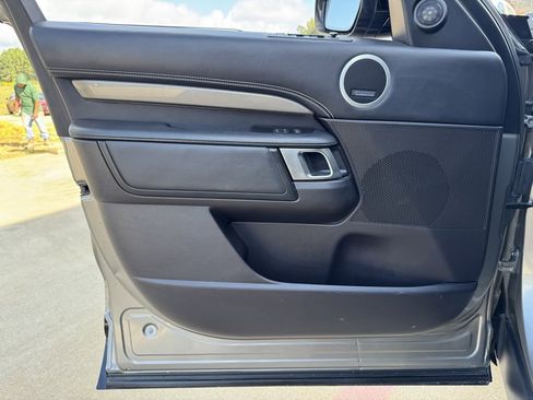 Used 2019 Land Rover Discovery HSE Luxury image 25